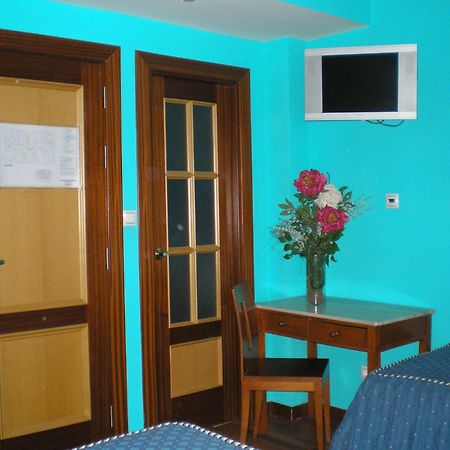 Auto Check In Hotel Las Nieves Jaca Exterior foto