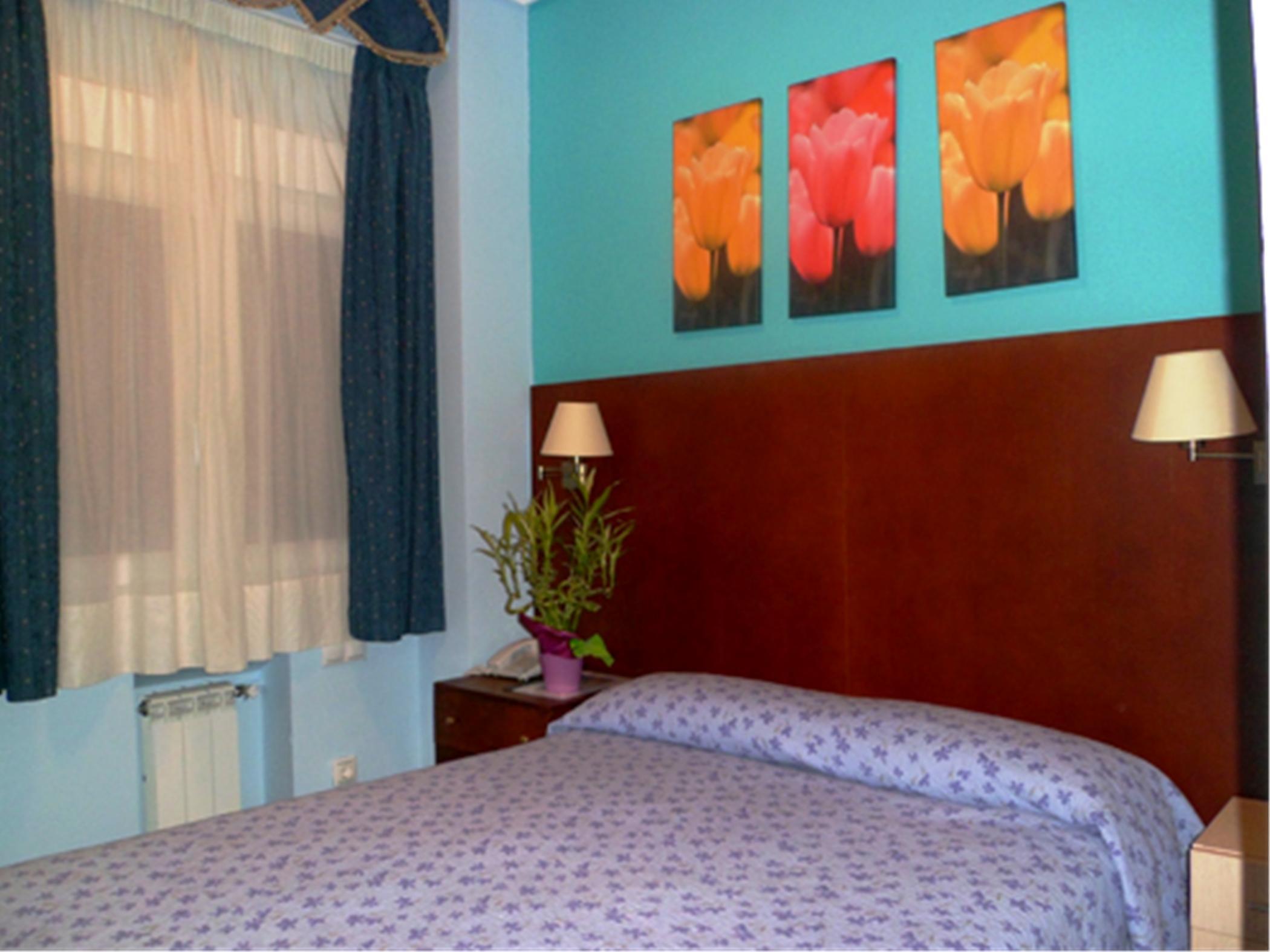 Auto Check In Hotel Las Nieves Jaca Exterior foto