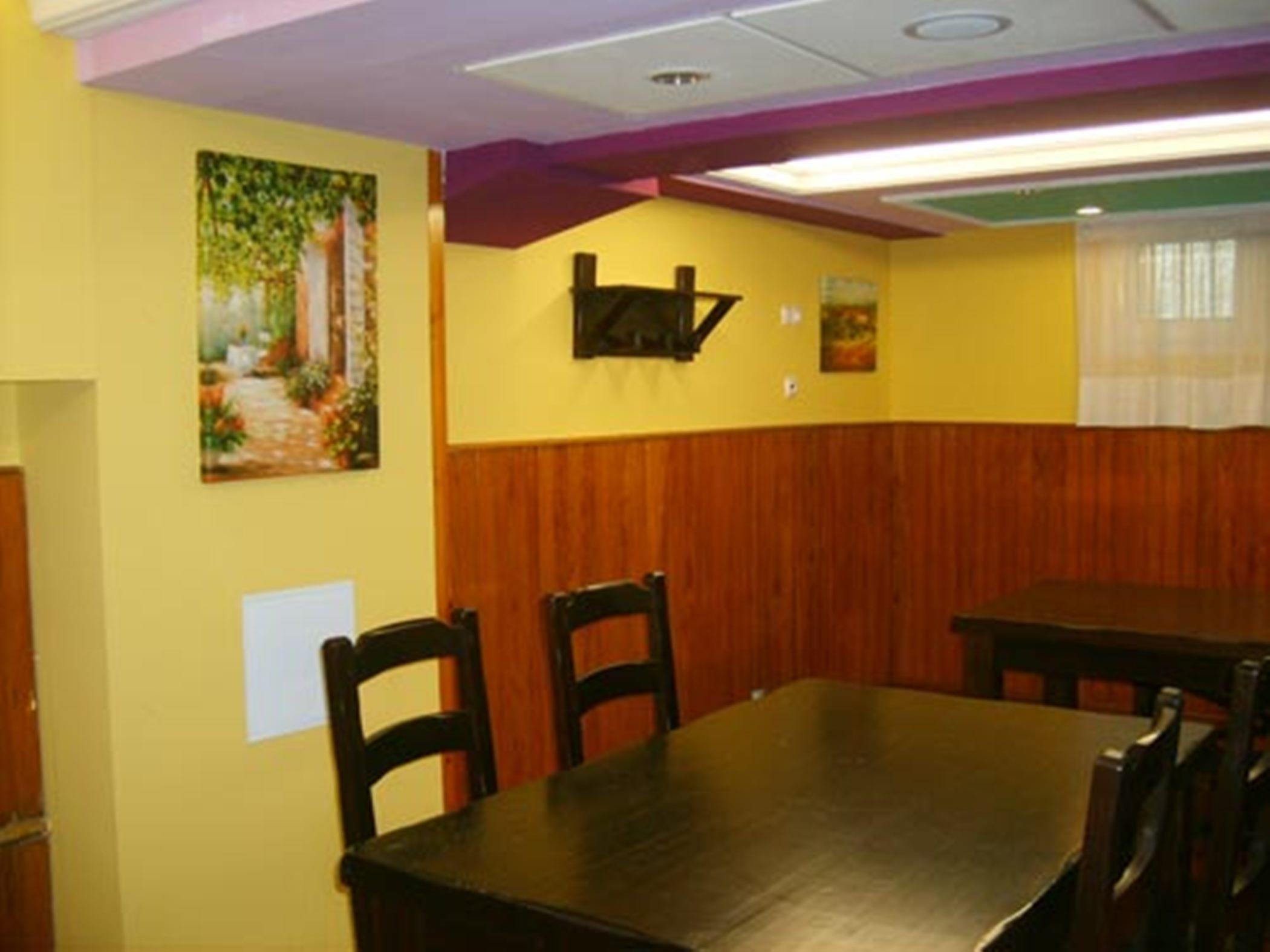 Auto Check In Hotel Las Nieves Jaca Exterior foto